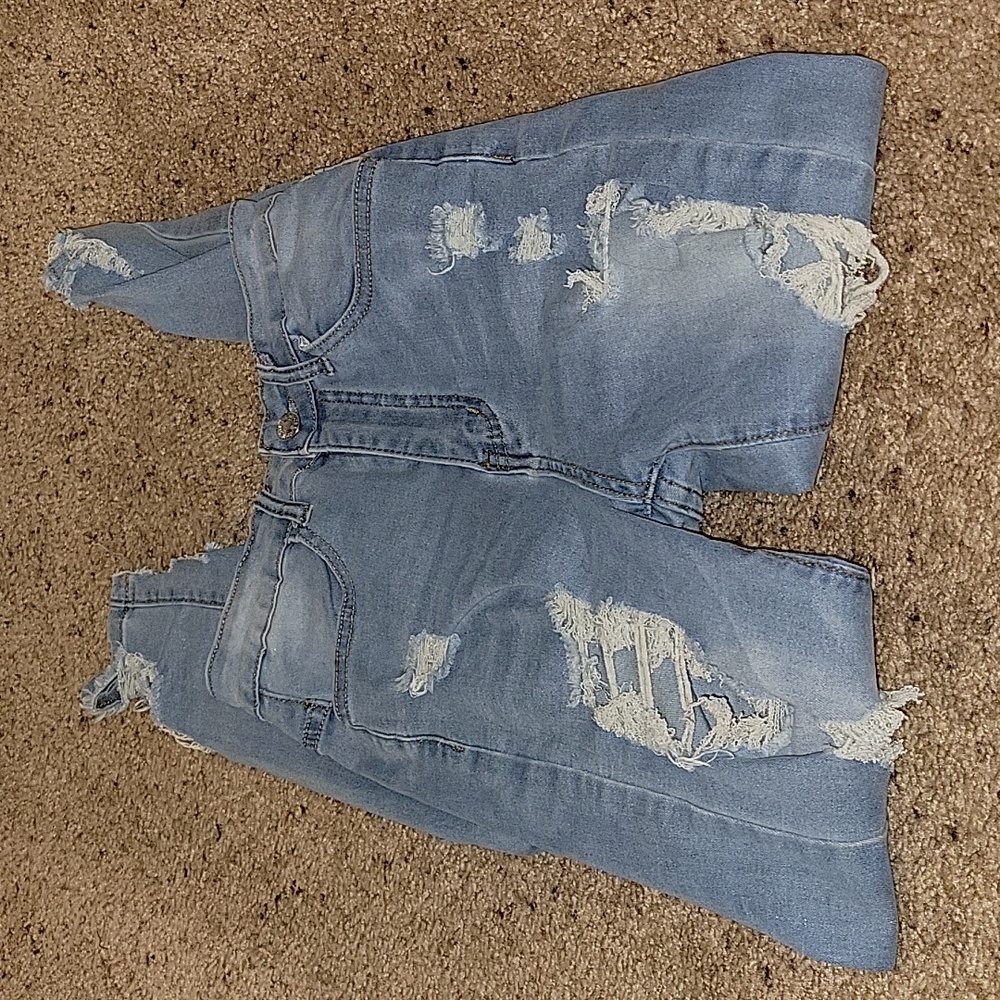 Ripped skinny jeans